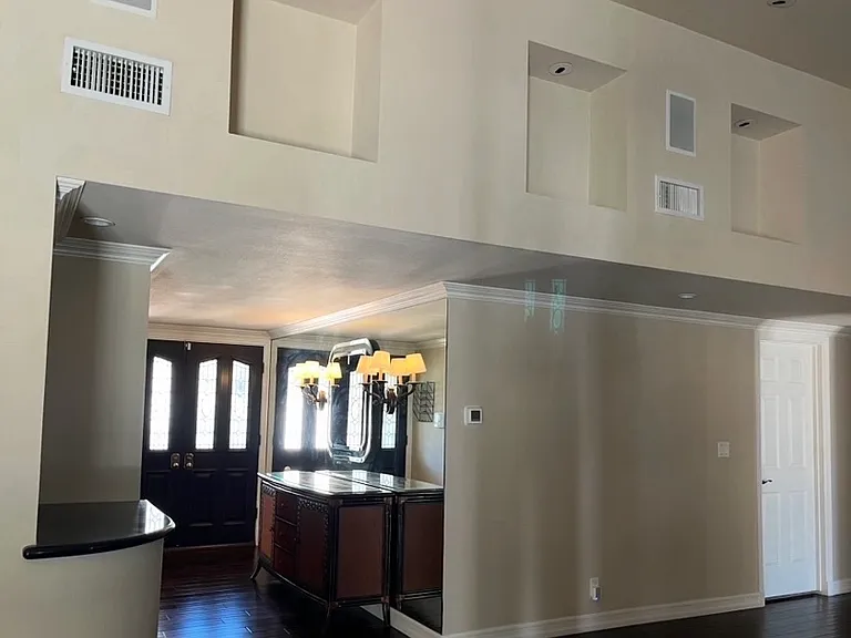 5901 Valerie Ave — Photo 3