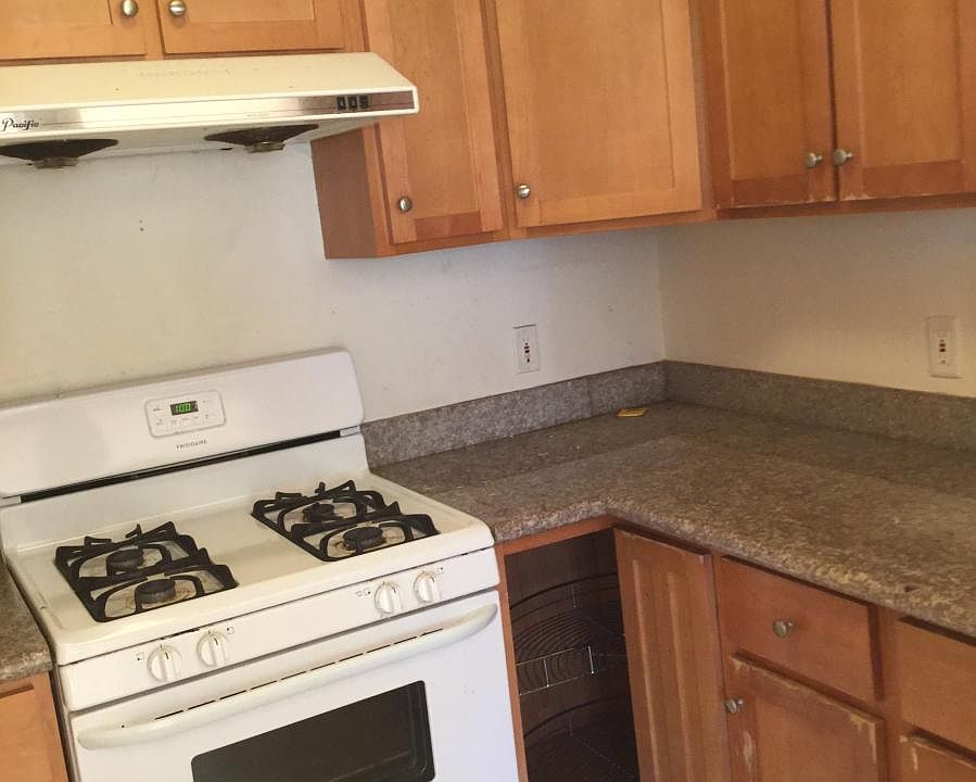 2nd image of 4125-4127 Balboa St
