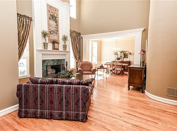 4th image of 3205 Langley Dr