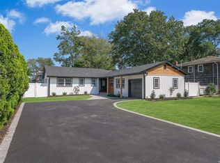 167 Lakeside Dr, Oakdale, NY 11769