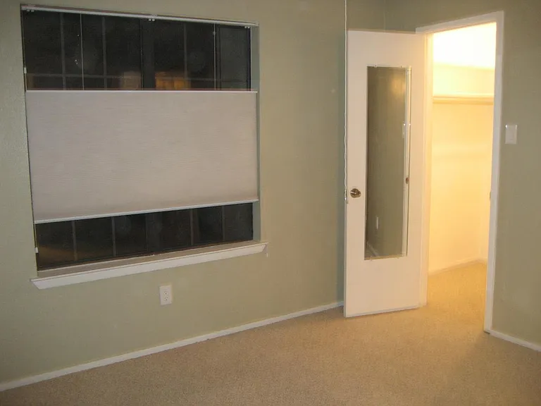 Master Bedroom & walk-in closet