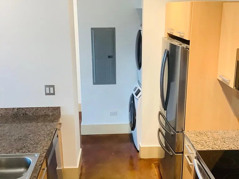 313 NE 2nd St #305 — Photo 6