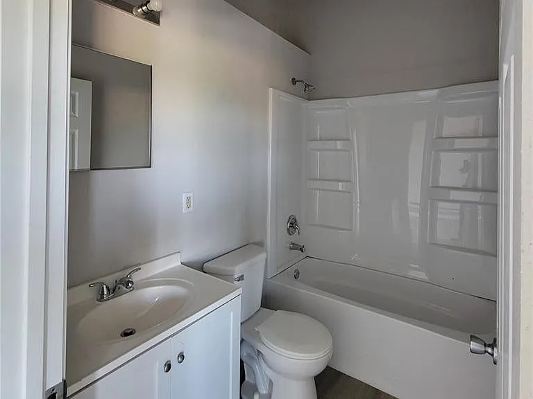 1727 Bridleton Woods #I — Photo 4