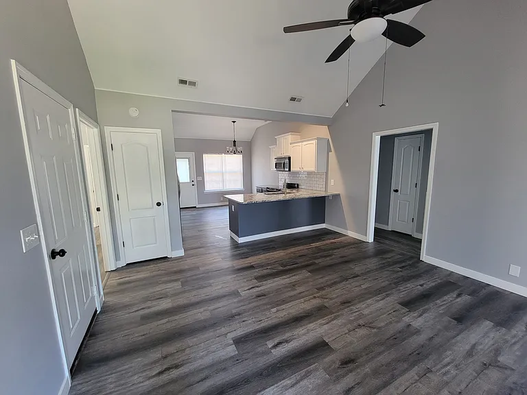 650 Potomac Pl — Photo 2
