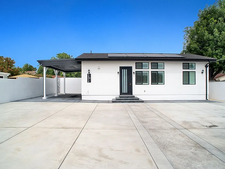 13310 Glenoaks Blvd — Photo 22