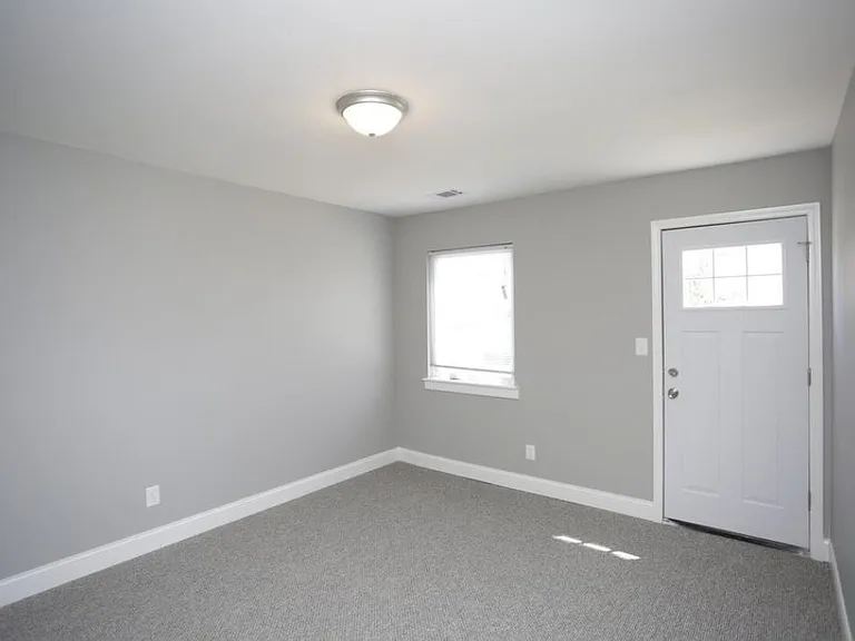 100 W 38th St #19 — Photo 6