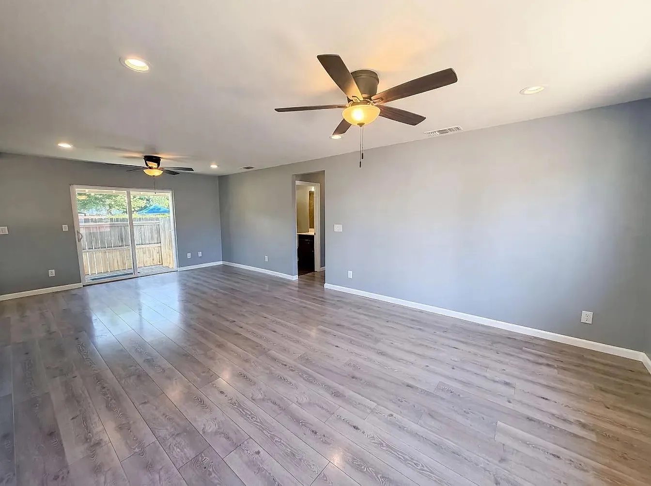 3 bed, 1465 sqft, $2,294 — Photo 4