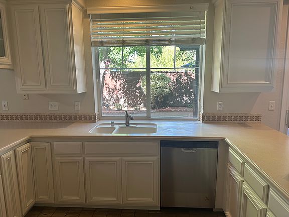 Kitchen all new staniless steel appliances