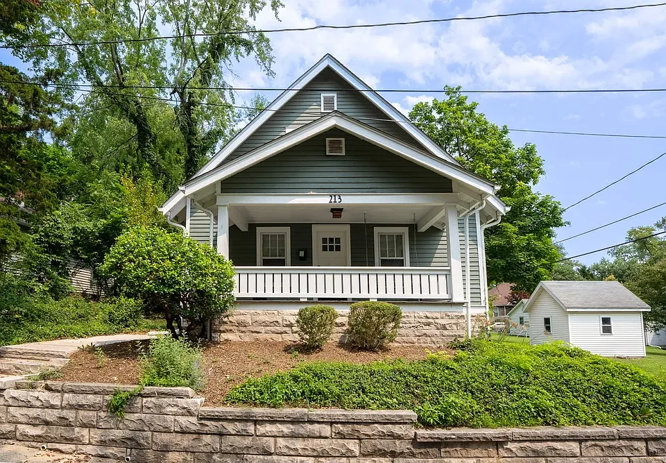 213 E Cottage Grove Ave
