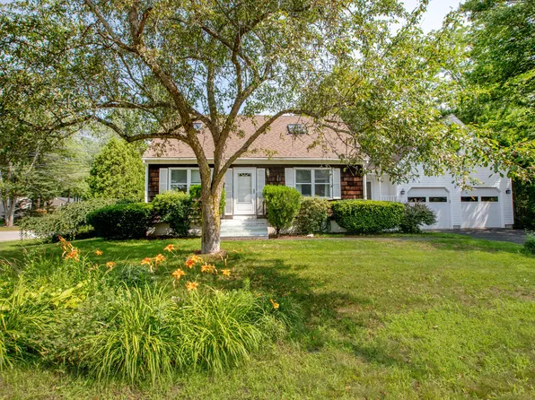 31 Wilson Street, Topsham, ME 04086