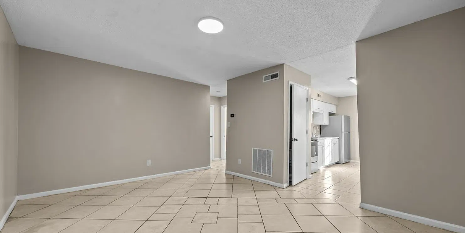 2 bed, 820 sqft, $1,350 — Photo 2