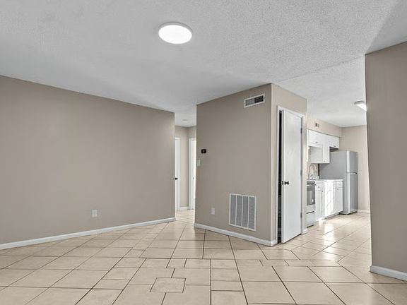 2nd image of 2821 Club Plaza Rd #G