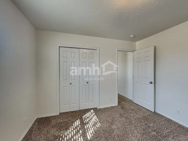 895 E Folgado Ct — Photo 27