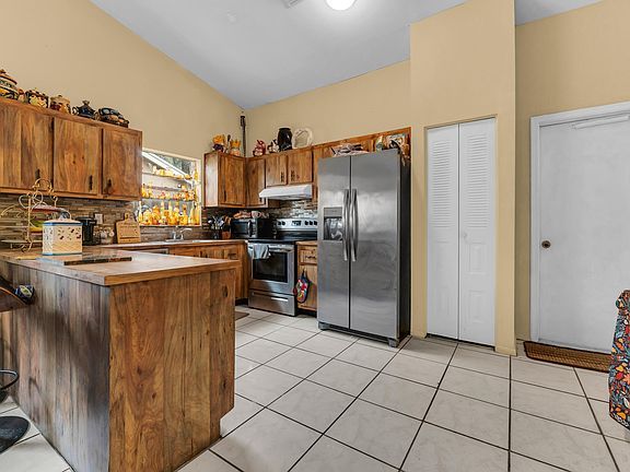 4th image of 4941 NW 83rd Avenue