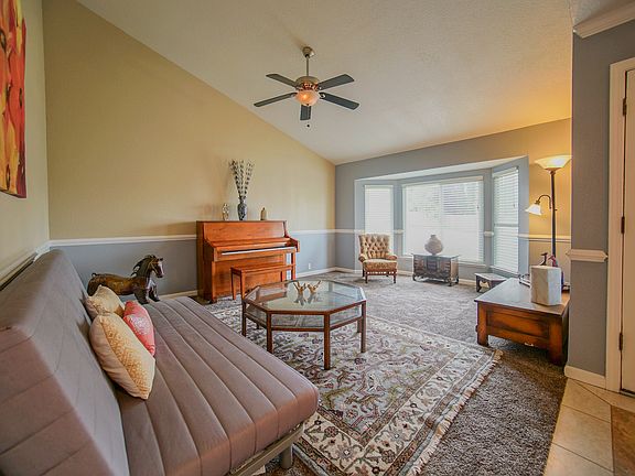 3rd image of 2401 Cambridge Dr