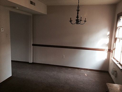 4th image of 404 Acreview Dr