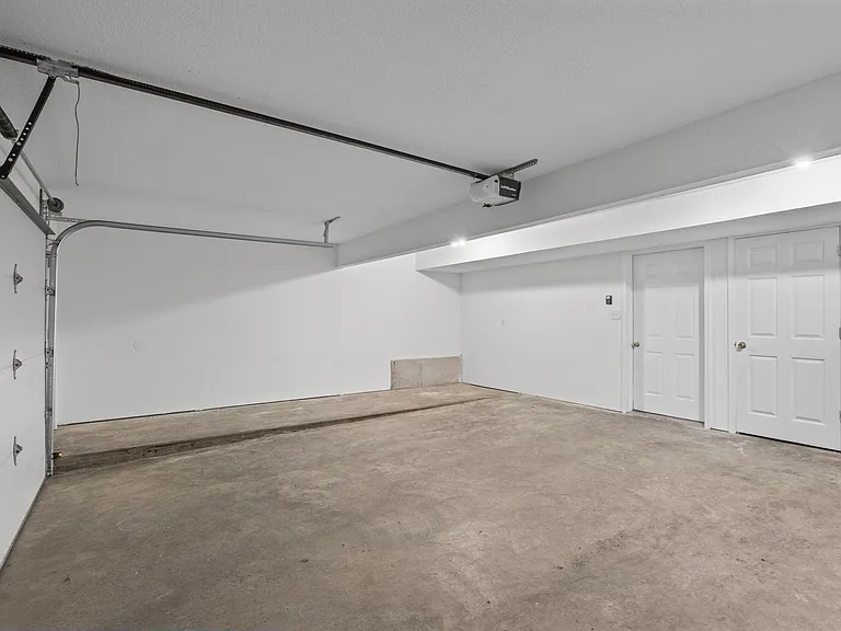 2411 Northampton Dr — Photo 39