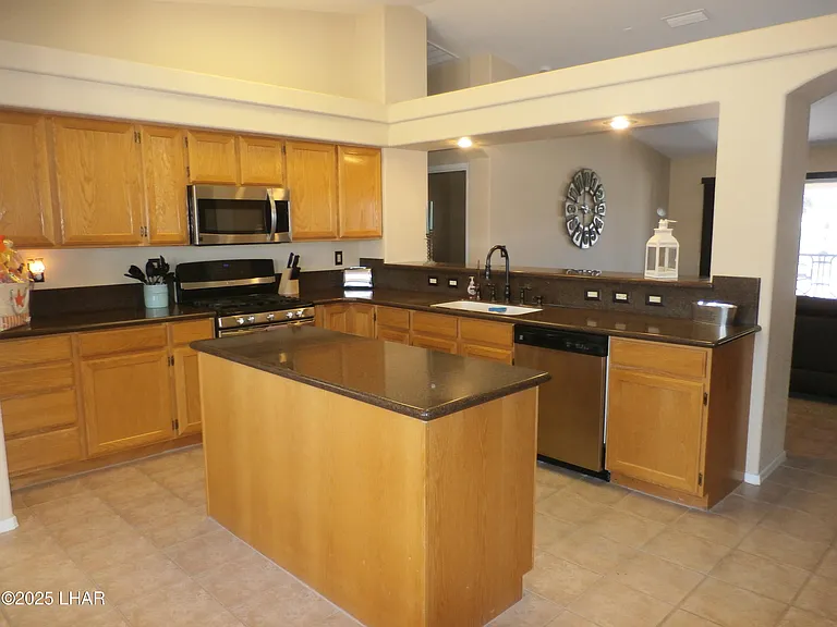 2304 Buckingham Blvd — Photo 6