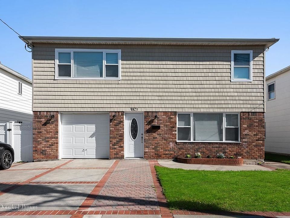 1st image of 16127 92nd St