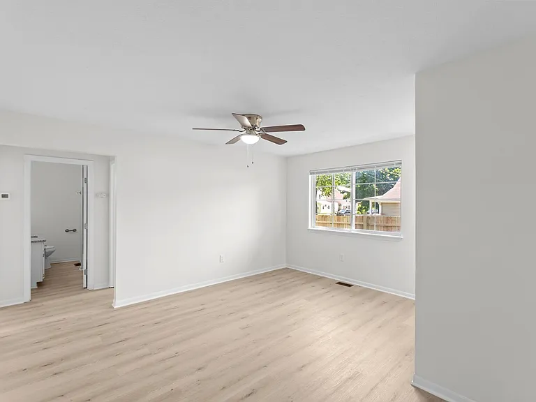 184 S Franklin St — Photo 12