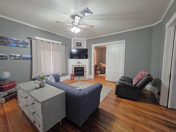 3rd image of 734 Ivanhoe St