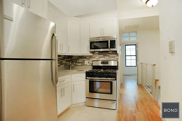 Rented by Bond New York | media 46