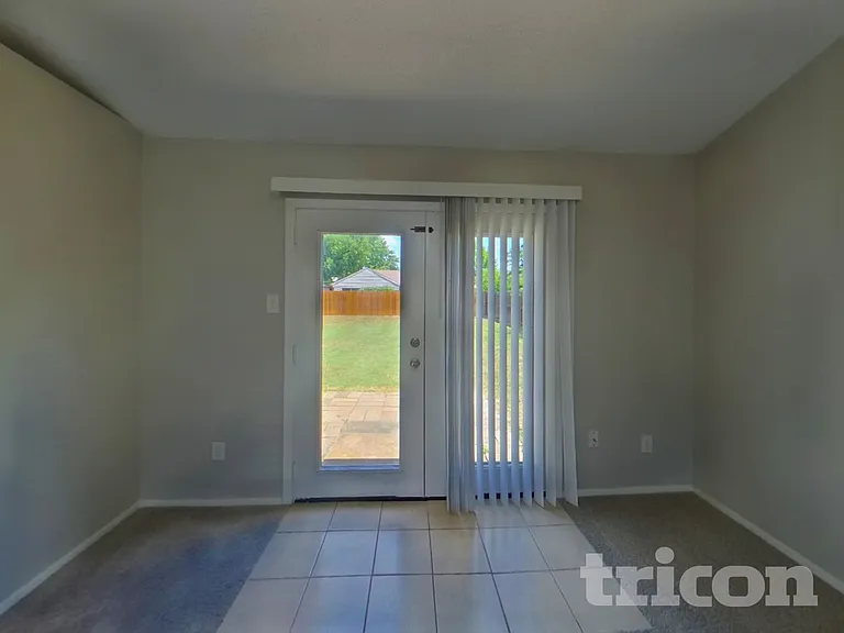 3913 Bigleaf Ln — Photo 6