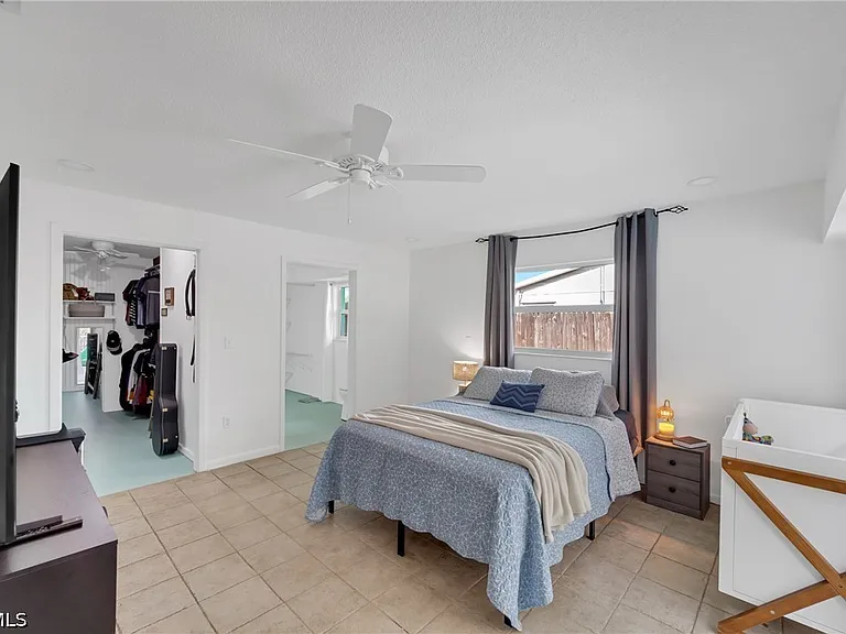 3271 Brooklyn Ave — Photo 27
