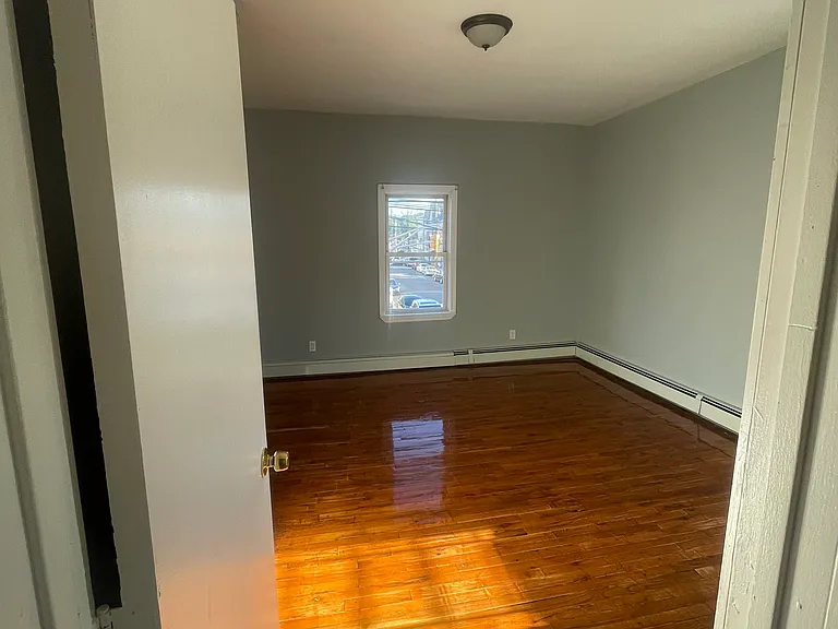 537 Summer St — Photo 10