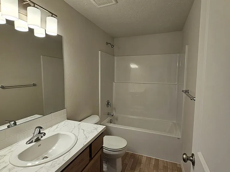940 SE Starview Ave — Photo 9