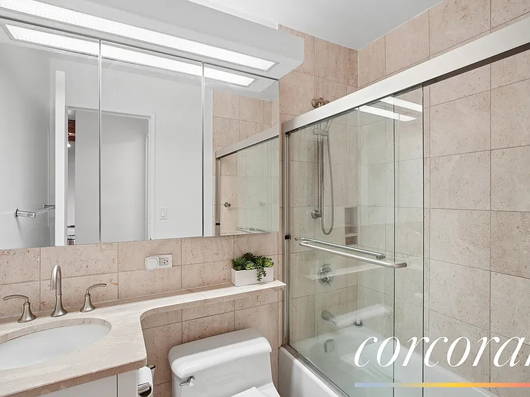 415 E 37th St #29J — Photo 4