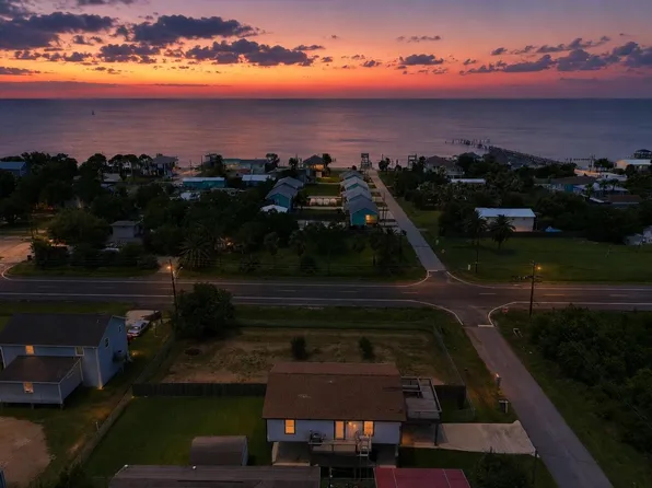 206 19th St, San Leon, TX 77539