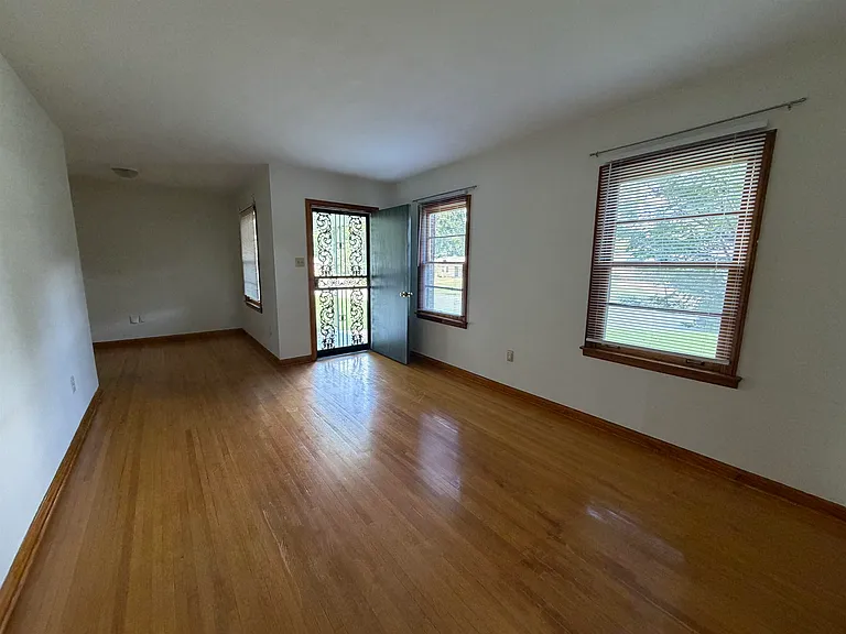 5045 Flamingo Rd — Photo 4