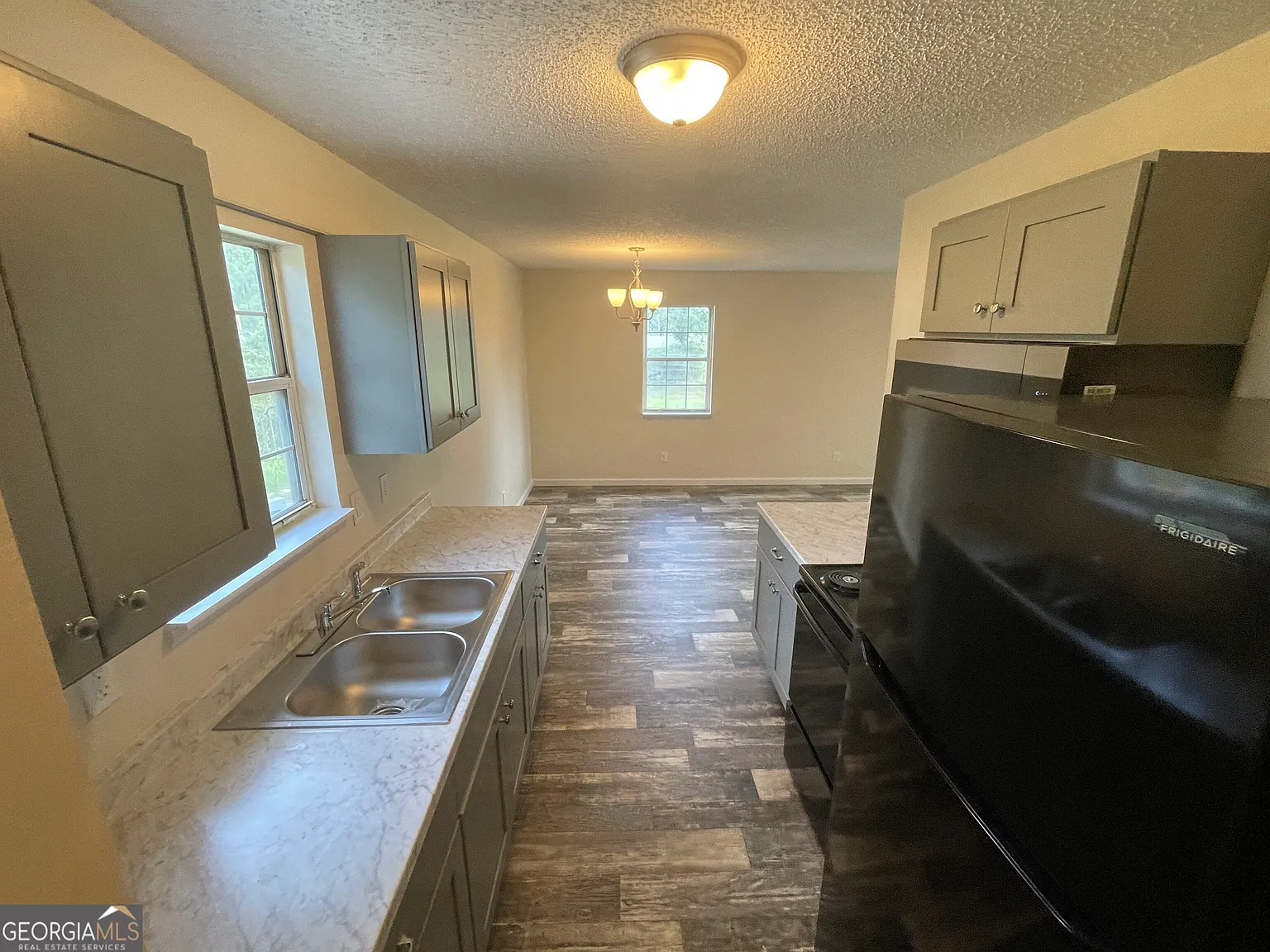 3 bed, 2.0 bath, 1144 sqft, $1,700 — Photo 4