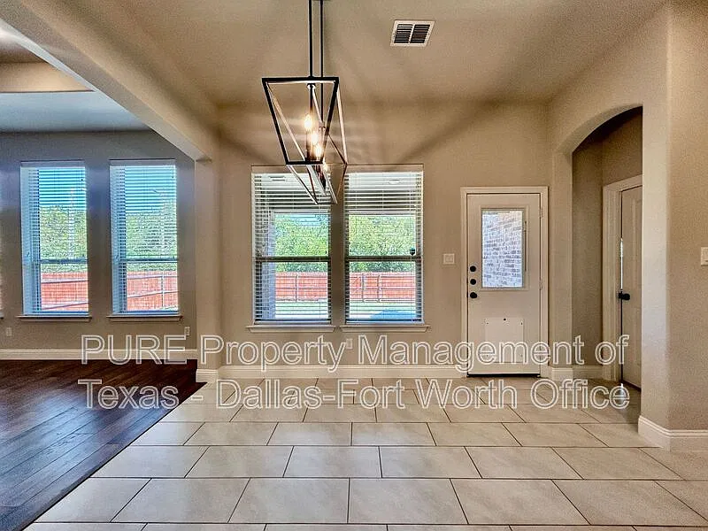 3 bed, 2.0 bath, 1708 sqft, $2,350 — Photo 3
