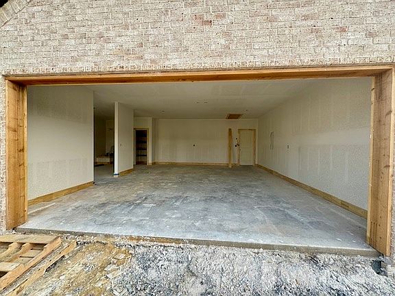 3rd image of 104 Duffy Ct
