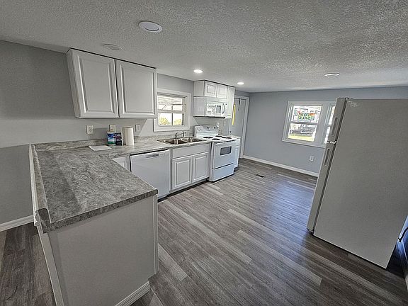 4th image of 3800 Bruce Blvd #38