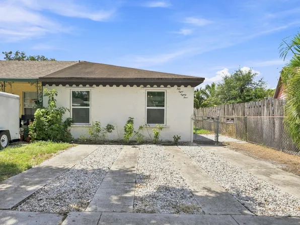 5884 S 38th Street, Greenacres, FL 33463