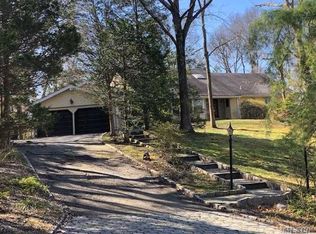 26 Stonywell Ct, Dix Hills, NY 11746
