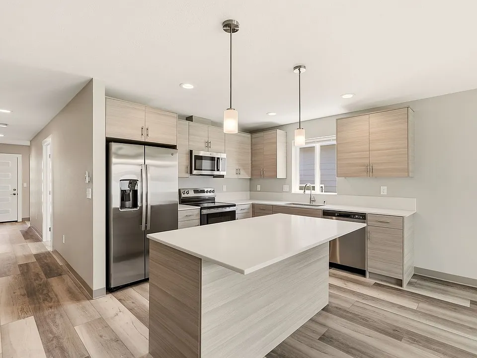 1615 - 1617 North Selkirk Road
