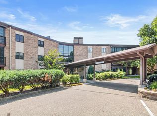 2670 Oxford St N APT 230, Roseville, MN 55113