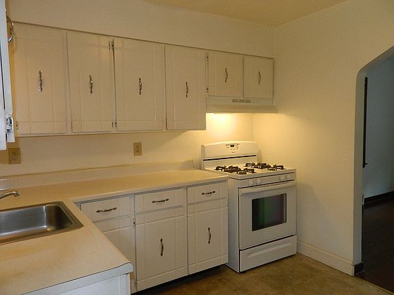 3rd image of 502 Vilsack Rd