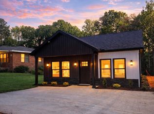 20 Poplar St, Woodruff, SC 29388