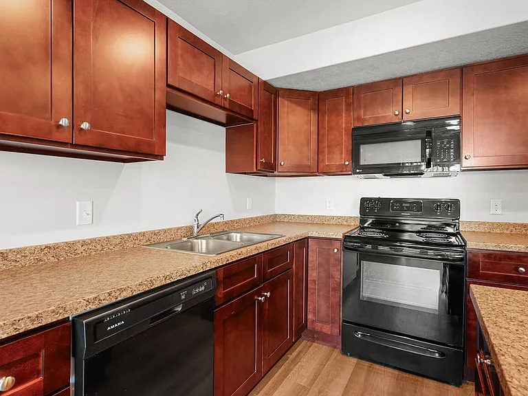 Logan Gateway Apartments — Photo 27