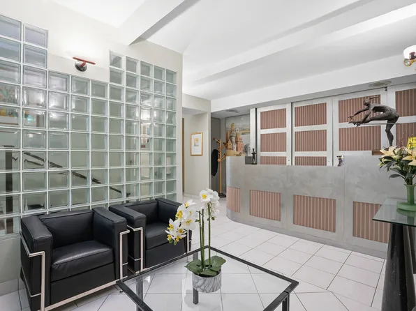 1010 5th Avenue image 6 of 23