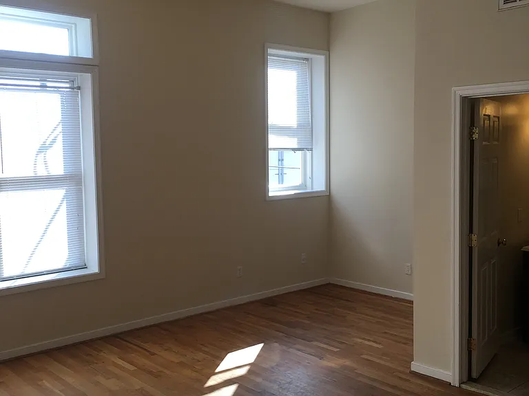 803 W Broad St #1 — Photo 32