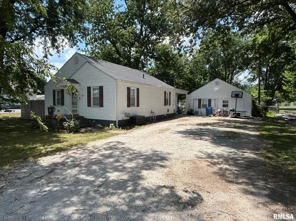 1231 N Webster St, Taylorville, IL 62568