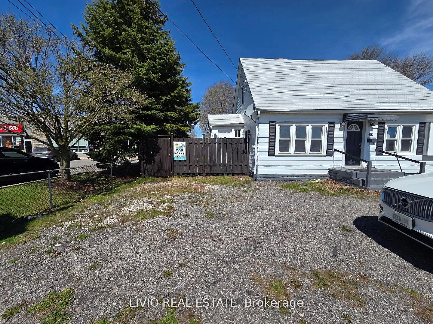 4 bed, $2,750 — Photo 2