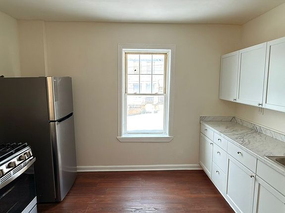 2nd image of 202 E Belden Ave APT 3