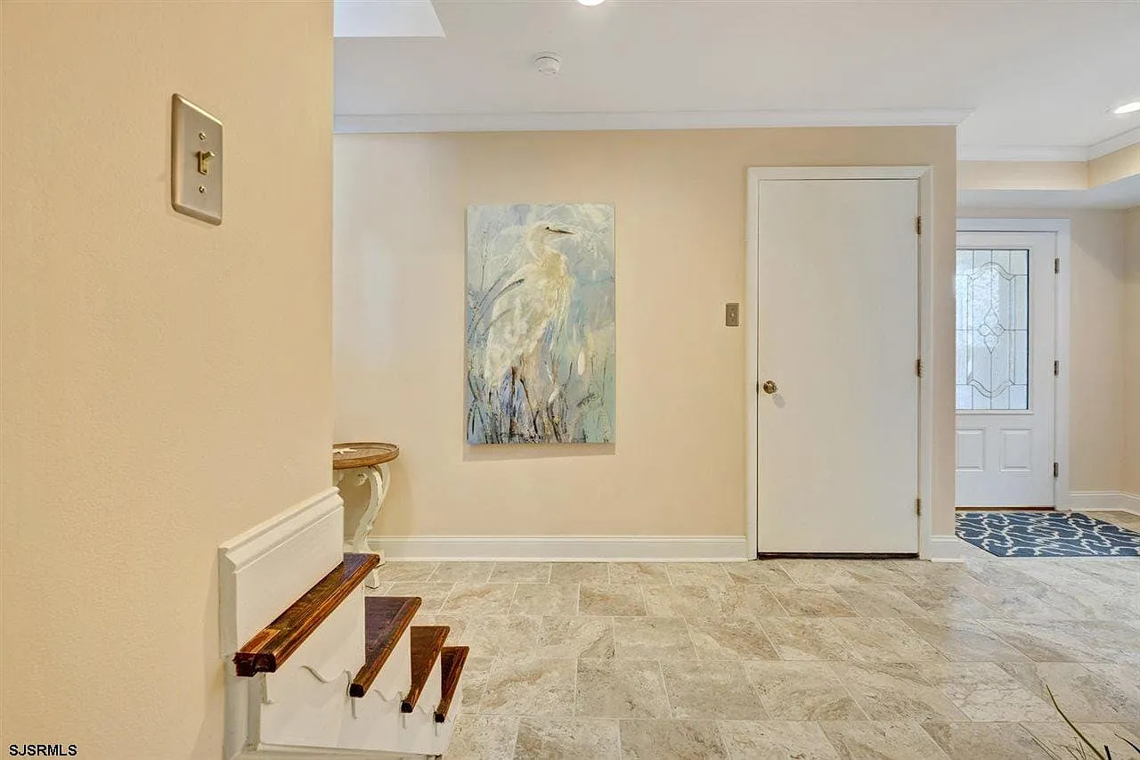 4 bed, 3.0 bath, 2358 sqft, $6,500 — Photo 2